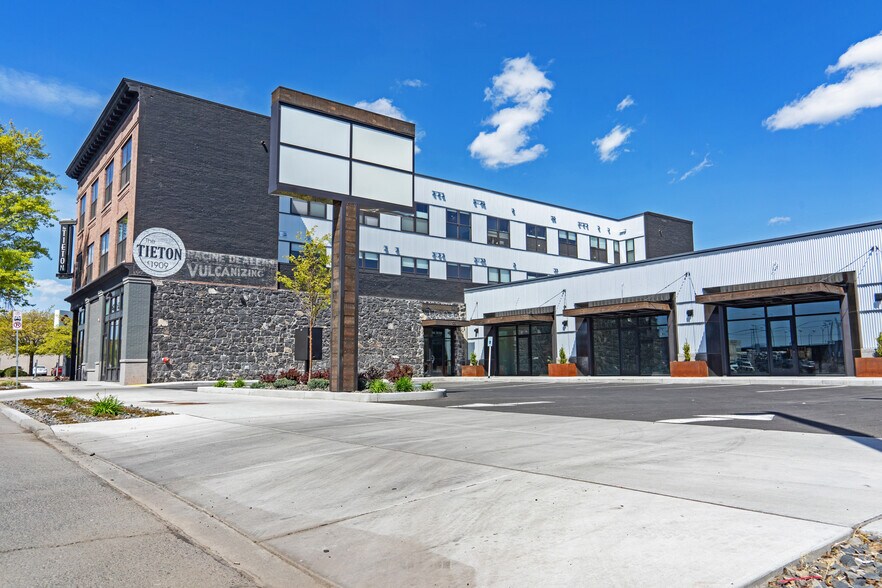 More Photos Of 107-111 S 1st St, Yakima Storefront Retail Office For Lease