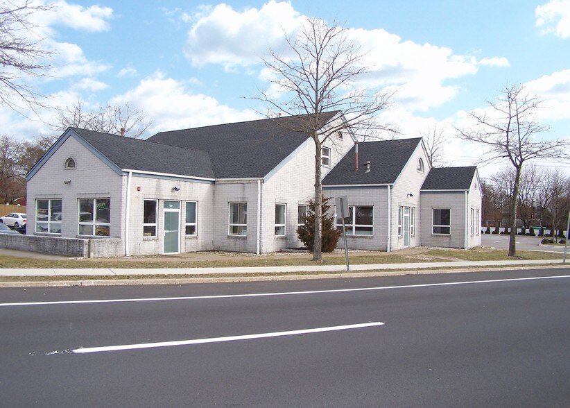 More Photos Of 627 Horseblock Rd, Farmingville Loft Creative Space For Sale