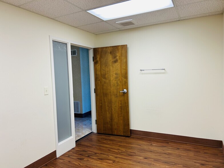 More Photos Of 3006 Glenmore Ave, Cincinnati Medical For Lease