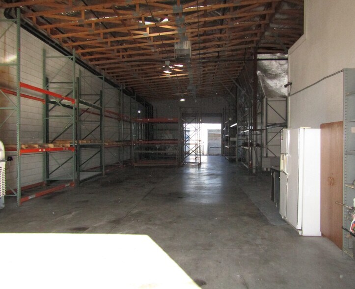 More Photos Of 209 E Brooks Ave, North Las Vegas Distribution For Lease