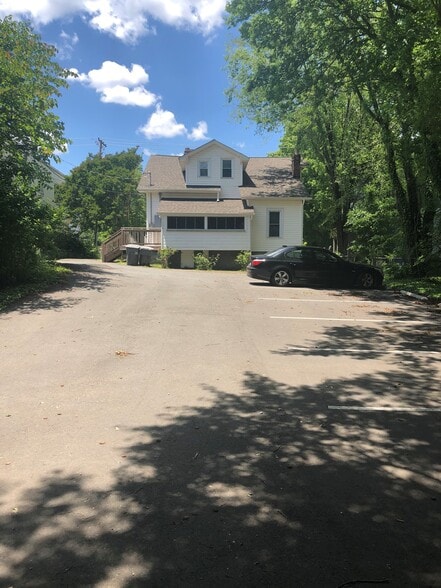 More Photos Of 514 Beatties Ford Rd, Charlotte Office For Lease