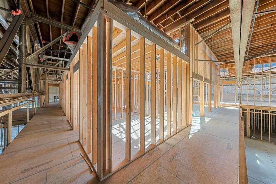 More Photos Of 1349 Adams St, Bowling Green Distribution For Lease