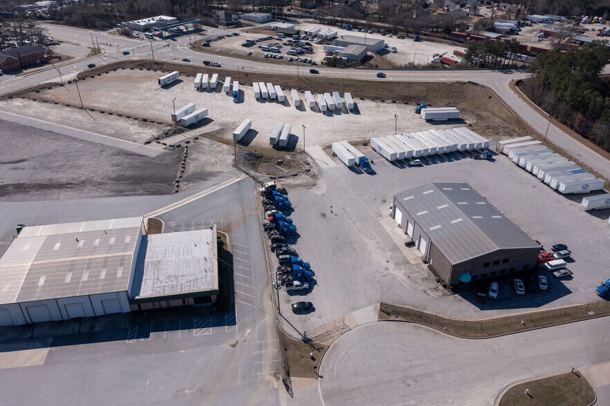 Primary Photo Of 3141 Ellenwood Industrial Dr, Ellenwood Truck Terminal For Lease