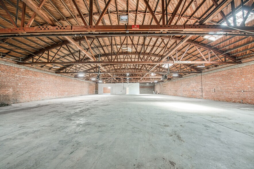 More Photos Of 135 Van Ness Ave, Fresno Warehouse For Lease