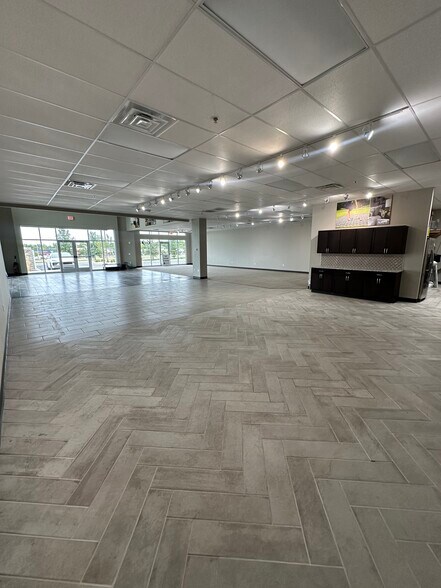 More Photos Of 1151 Oldham Pky, Lee's Summit General Retail For Lease