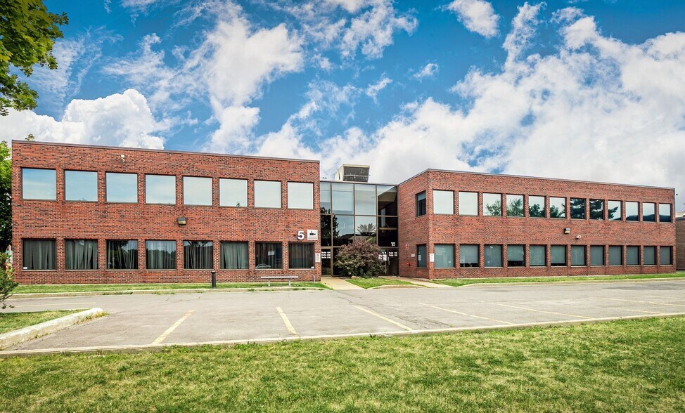 Primary Photo Of 5 Pl de la Place du Commerce Street, Brossard Office For Lease