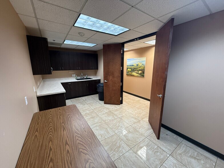 More Photos Of 202 E Earll Dr, Phoenix Medical For Sale