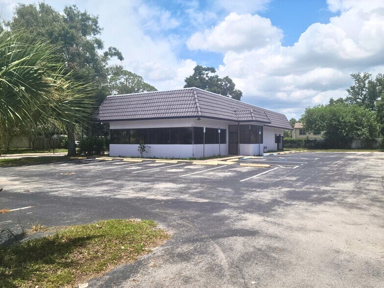 Primary Photo Of 3760 E Bay Dr, Clearwater Restaurant For Lease