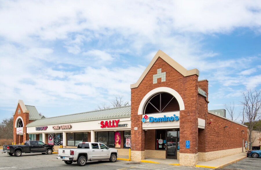 More Photos Of 1050-1078 N Main St, Dayville Freestanding For Lease