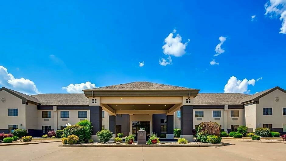 More Photos Of 106 Holiday Ln, Locust Grove Hotel For Sale