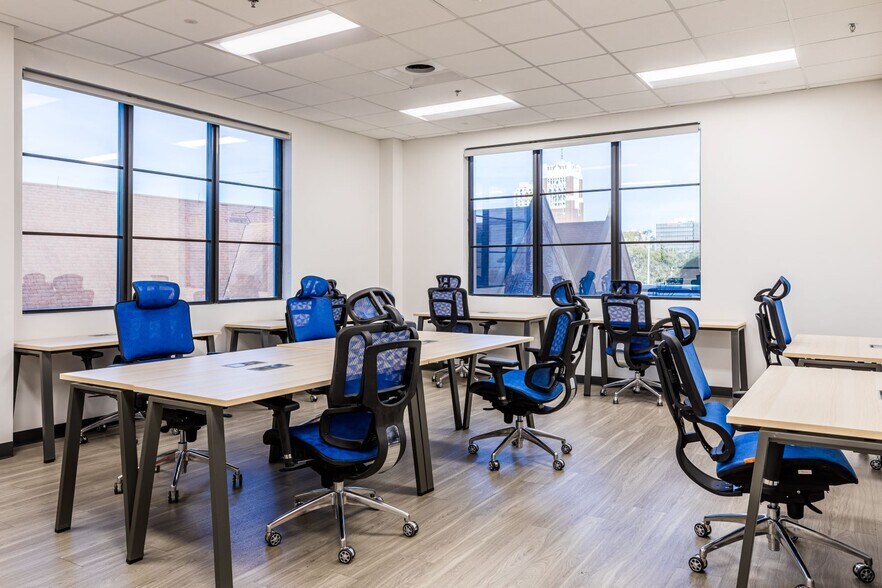 More Photos Of 136 4th St N, Saint Petersburg Coworking Space