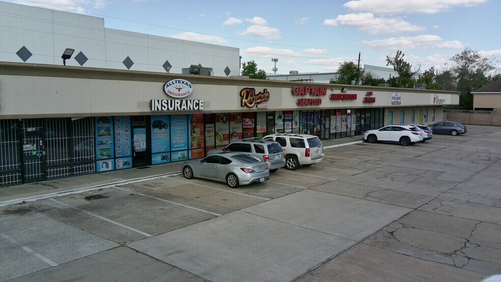 Primary Photo Of 7410-7422 Fairbanks N Houston Rd, Houston Storefront For Lease