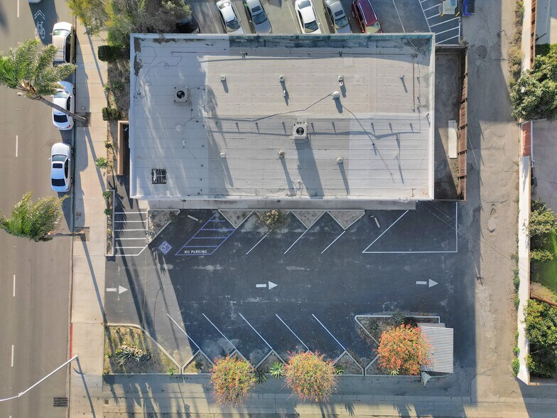 More Photos Of 233 W Harvard Blvd, Santa Paula Freestanding For Lease