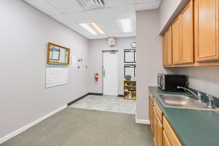 More Photos Of 175 Speedwell Ave, Morris Plains Freestanding For Sale