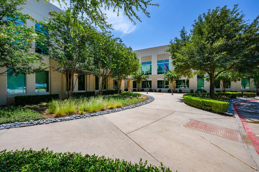 More Photos Of 13500 Heritage Pky, Fort Worth Office For Lease
