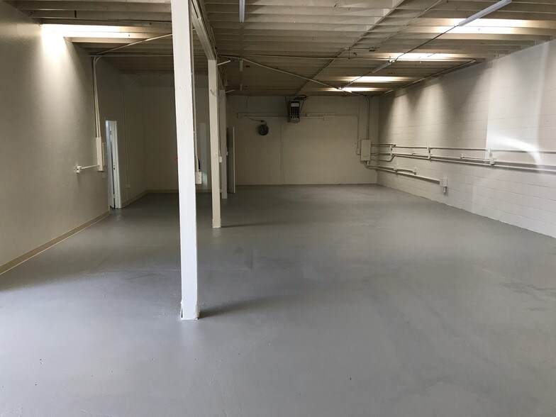 More Photos Of 513-579 Mountain View Ave, Belmont Manufacturing For Lease