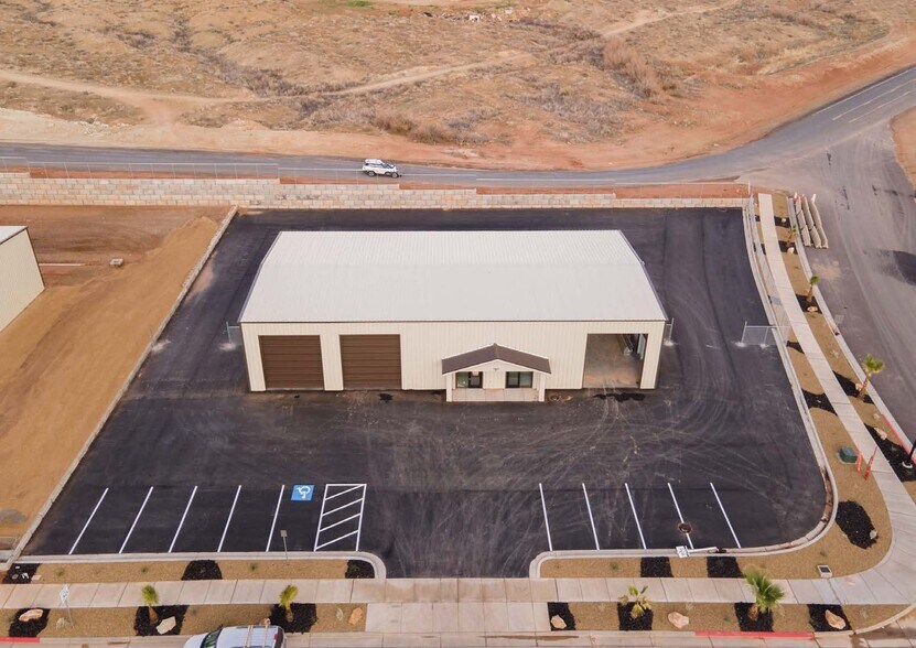 More Photos Of Quail Creek Industrial Park, Hurricane Warehouse For Lease