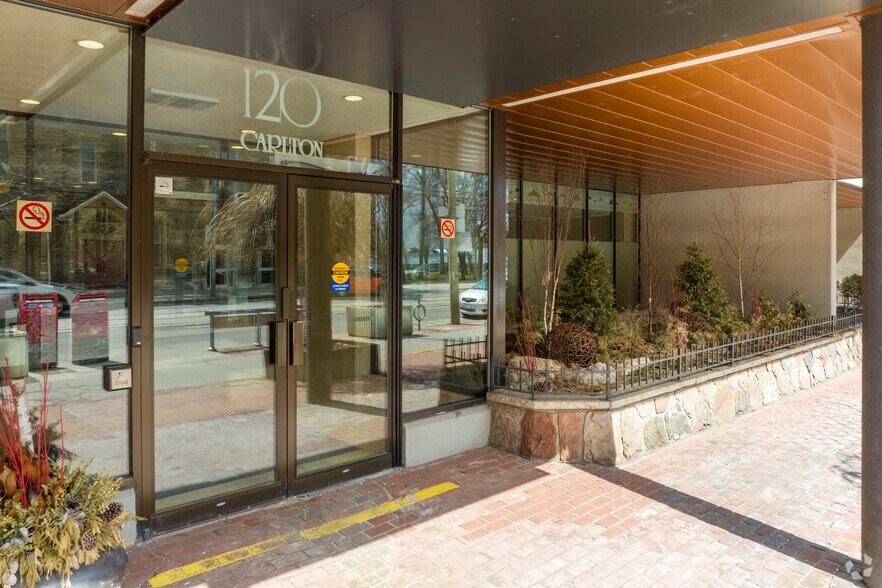More Photos Of 120 Carlton St, Toronto Office For Sale
