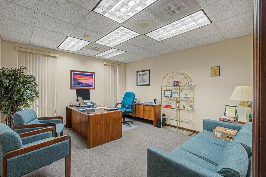 More Photos Of 9440 SW 77th Ave, Miami Office For Sale