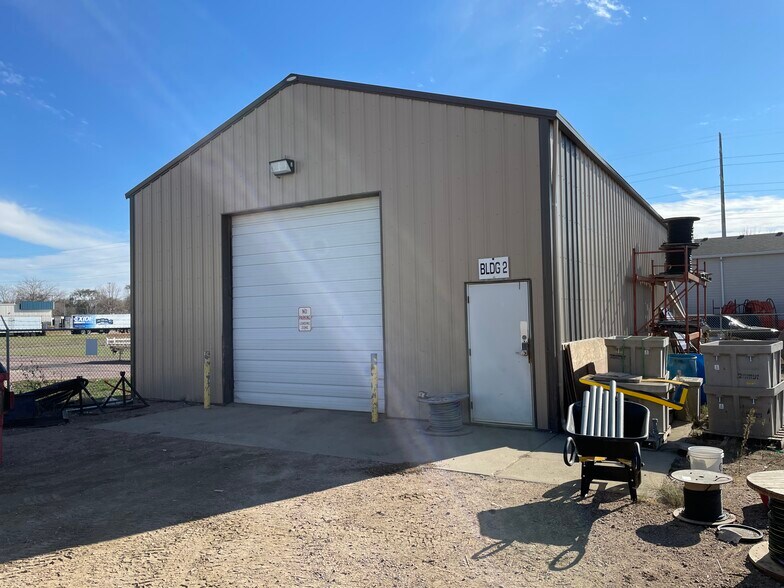 More Photos Of 701 E 48th St N, Sioux Falls Service For Sale