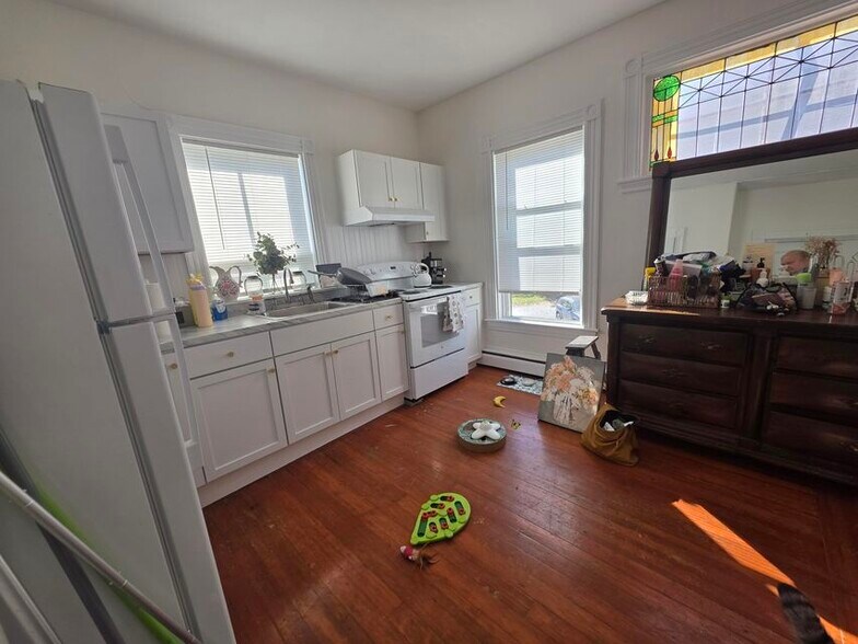 More Photos Of 115 Limerock St, Rockland Apartments For Sale