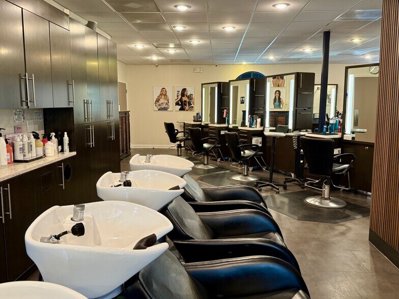 More Photos Of 13801 N Dale Mabry Hwy, Tampa Storefront Retail Office For Sale