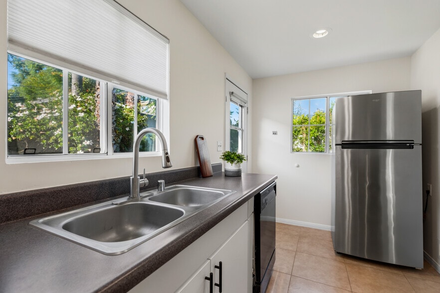 More Photos Of 5438-5440 Colfax Ave, Valley Village Apartments For Sale