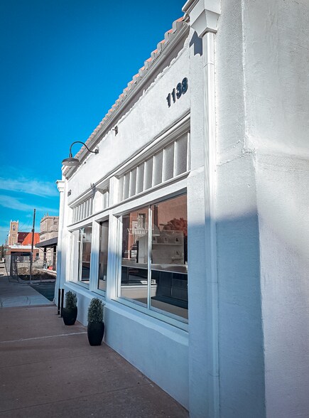 More Photos Of 1138 N Robinson Ave, Oklahoma City Office For Lease