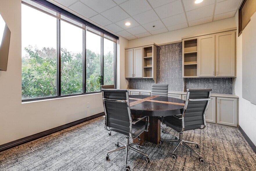 More Photos Of 1612 Westgate Cir, Brentwood Office For Lease