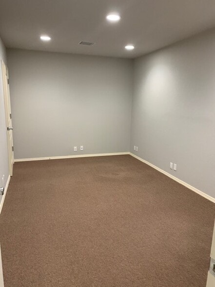 More Photos Of 2400-2416 W Detroit St, Broken Arrow Medical For Sale