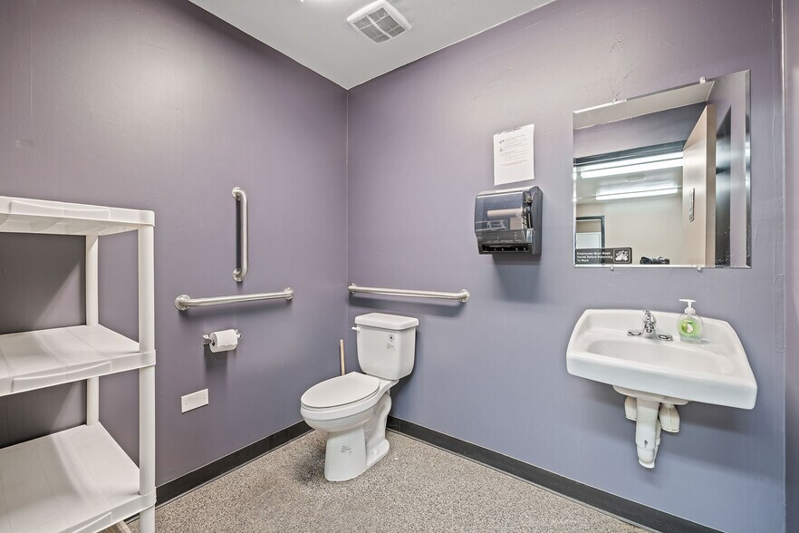 More Photos Of 4905 E 41st Ave, Denver Warehouse For Sale