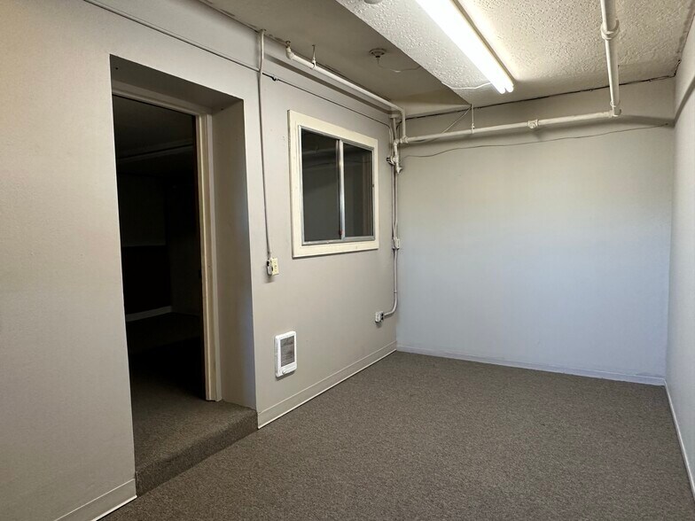 More Photos Of 1801 9th Ave, Longview Office For Lease
