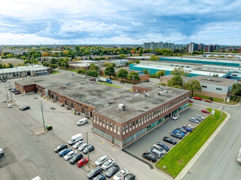 More Photos Of 500-600 Rue Hodge, Montréal Warehouse For Lease