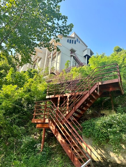 More Photos Of 165 Lakeshore Ln, Counce Hotel For Sale