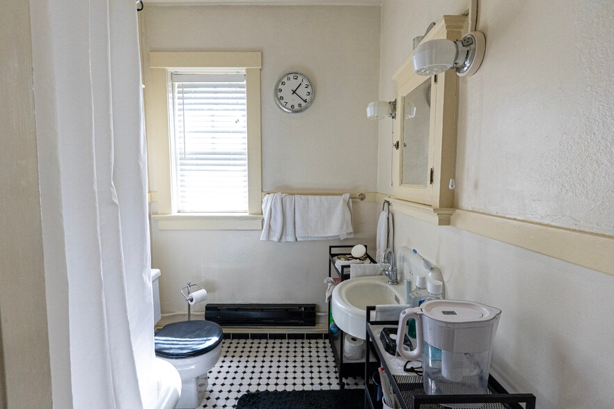 More Photos Of , Tacoma Multifamily For Sale