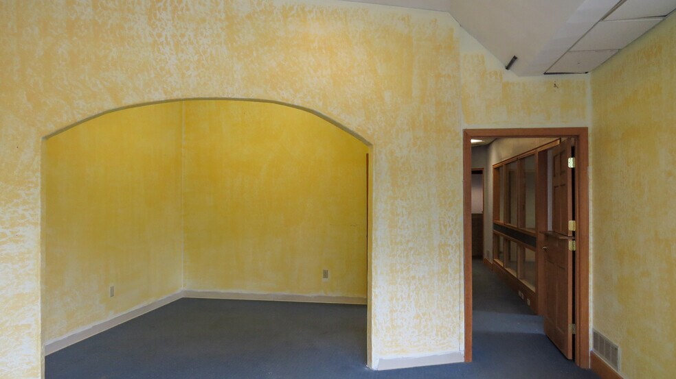 More Photos Of 215 Fisherville Rd, Concord General Retail For Lease