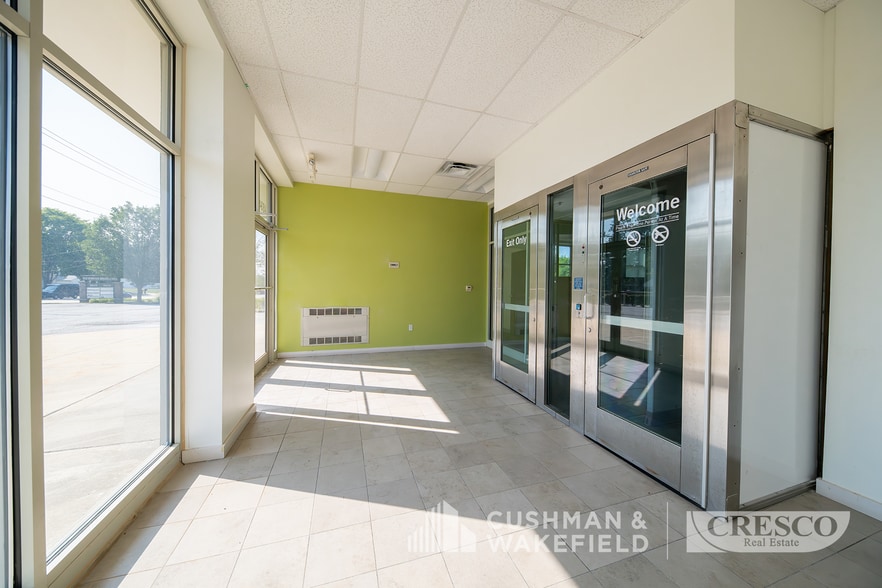 More Photos Of 4834 Richmond Rd, Warrensville Heights Office For Lease