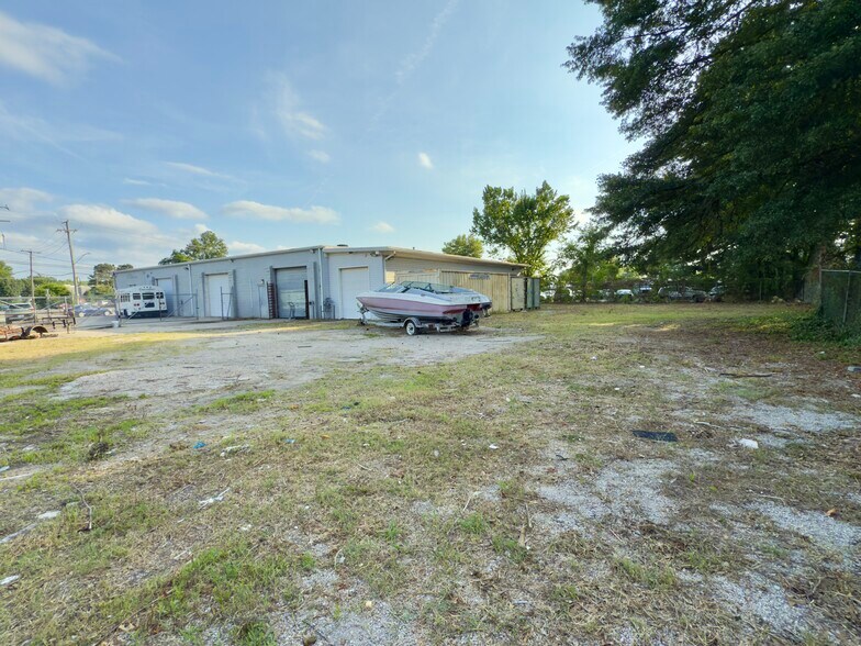 More Photos Of 2618 Airline Blvd, Portsmouth Showroom For Sale