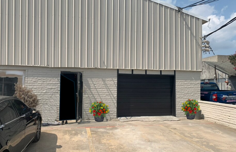 Primary Photo Of 2529 Merrell Rd, Dallas Light Distribution For Lease