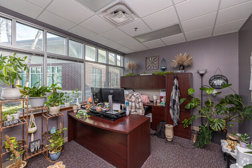 More Photos Of 20101 E Jackson Dr, Independence Office For Sale