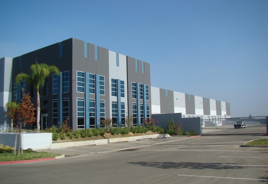 More Photos Of 6250 Sycamore Canyon Blvd, Riverside Warehouse For Lease