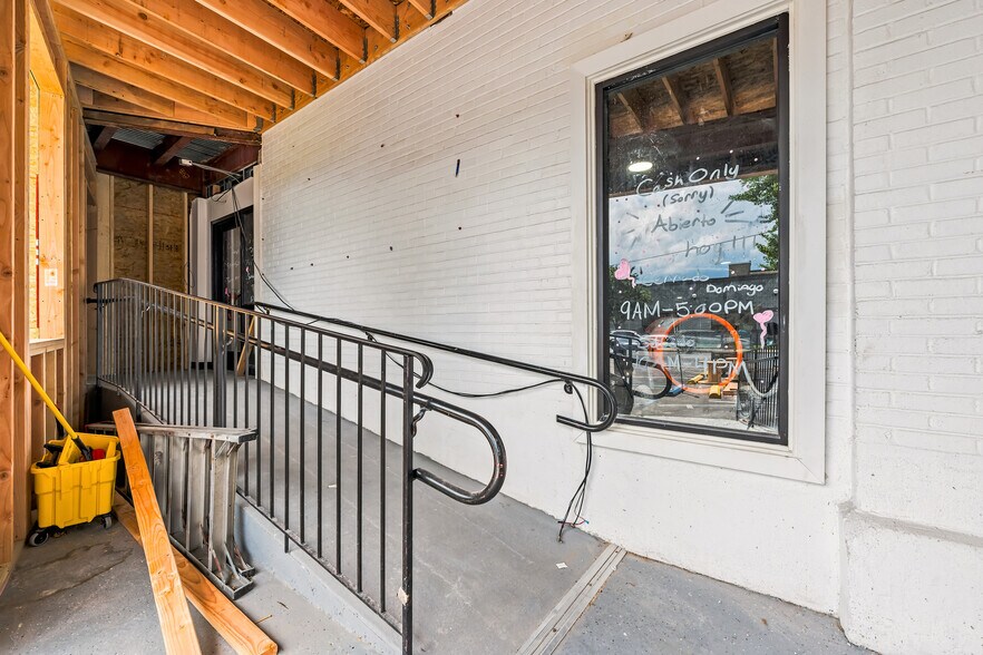 More Photos Of 145-555 Hamilton St, Allentown Showroom For Lease