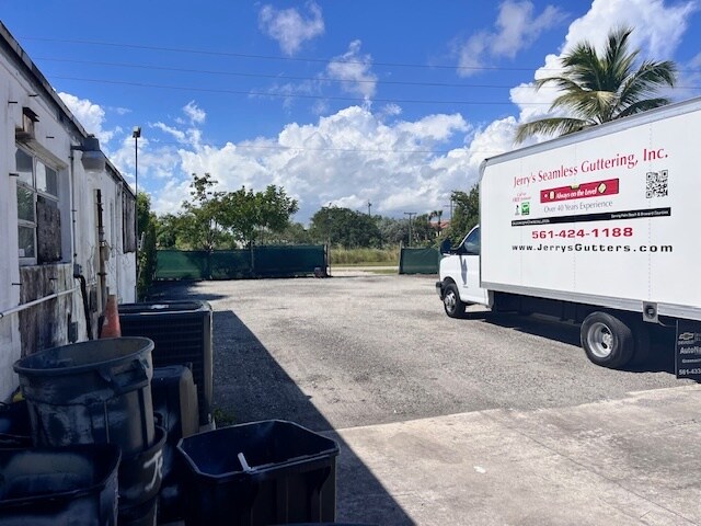 More Photos Of 1190-1191 Old Dixie Hwy, Delray Beach Warehouse For Lease