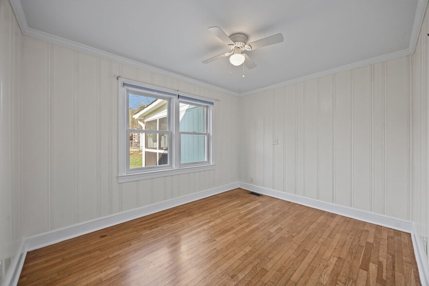 More Photos Of 10612 Durham Rd, Timberlake Flex For Sale