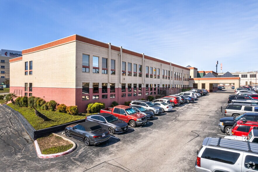 More Photos Of 12602 Toepperwein Rd, San Antonio Medical For Lease