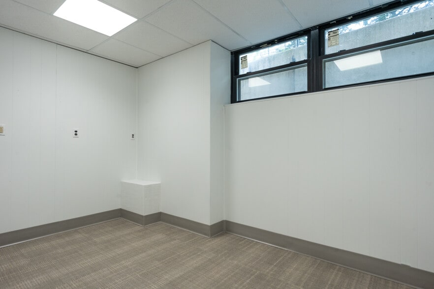 More Photos Of 160 Commack Rd, Commack Medical For Lease