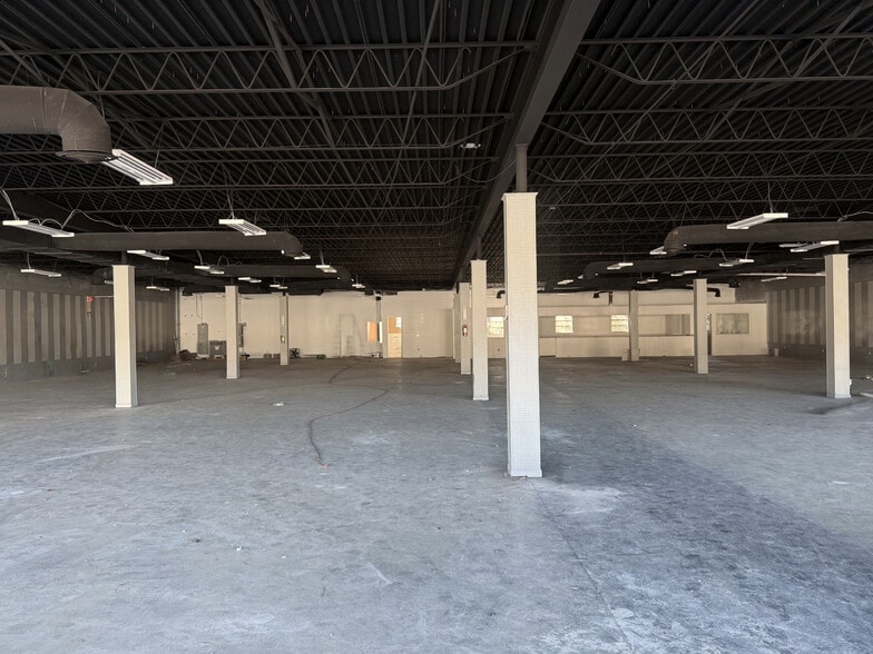 More Photos Of 3376 S Cobb Dr SE, Smyrna Freestanding For Sale