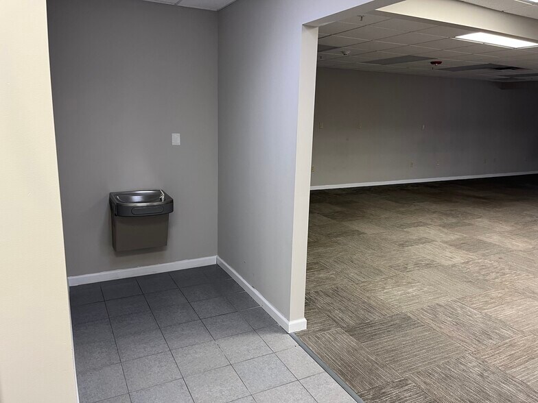 More Photos Of 604 Old Liverpool Rd, Liverpool Freestanding For Lease