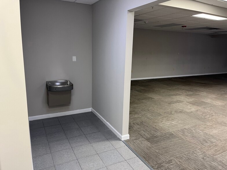 More Photos Of 604 Old Liverpool Rd, Liverpool Freestanding For Lease