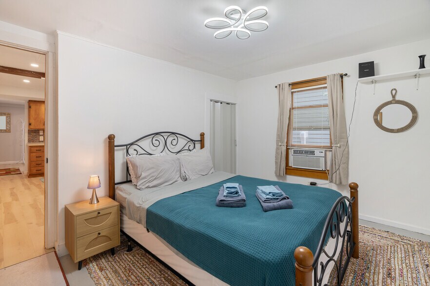 More Photos Of 294 Commercial St, Provincetown Storefront Retail Residential For Sale